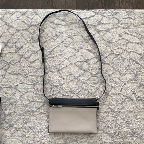 A Victoria Beckham crossbody - Picture 1 of 3